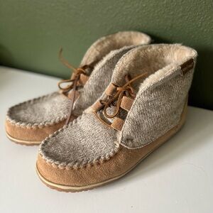 Minnetonka Torrey Lace Up Cozy Knit and Suede Ankle Boots